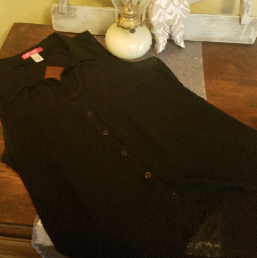 Sheer hi-lo button down.